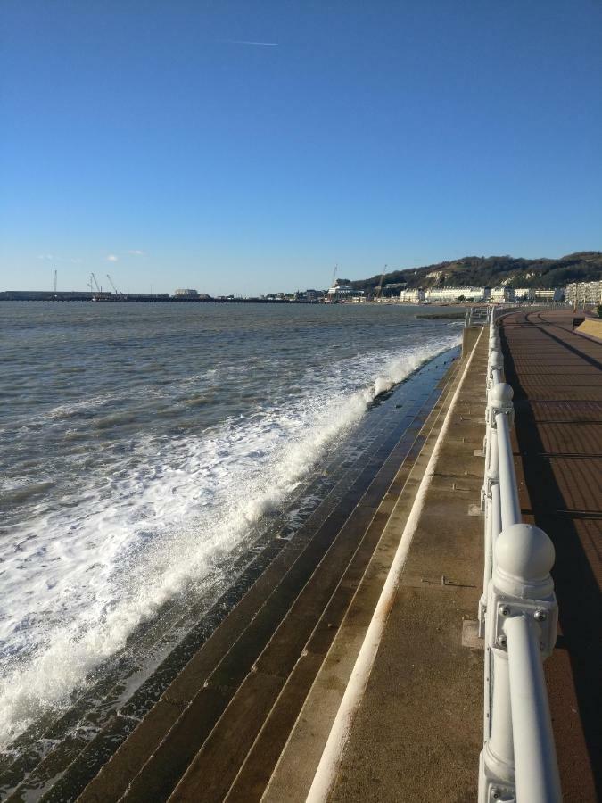 Whole Flat Next To Dover Port With Parking Bagian luar foto