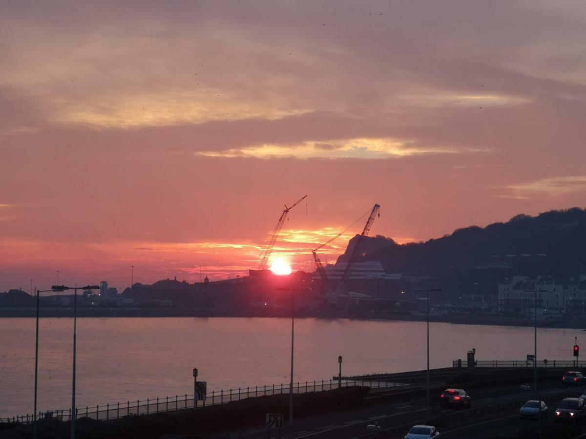 Whole Flat Next To Dover Port With Parking Bagian luar foto